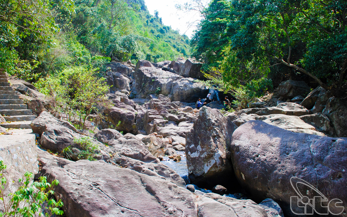 Khu du lịch Suối Mỡ