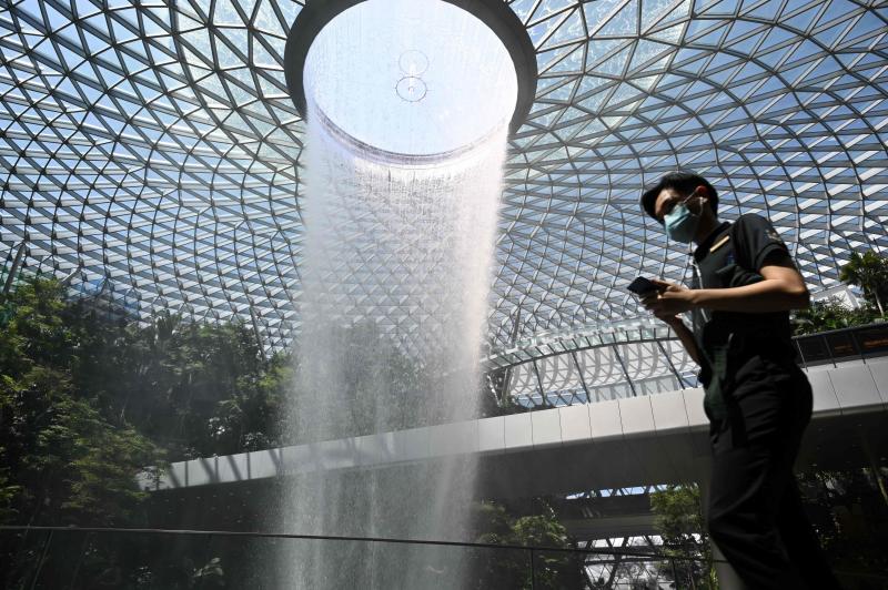 Singapore bắt đầu tính phí điều trị COVID-19 đối với du khách có visa ngắn hạn
